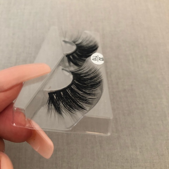 Lashes - Picture 3 of 5